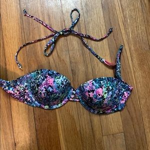 Victoria’s Secret 32B bikini top